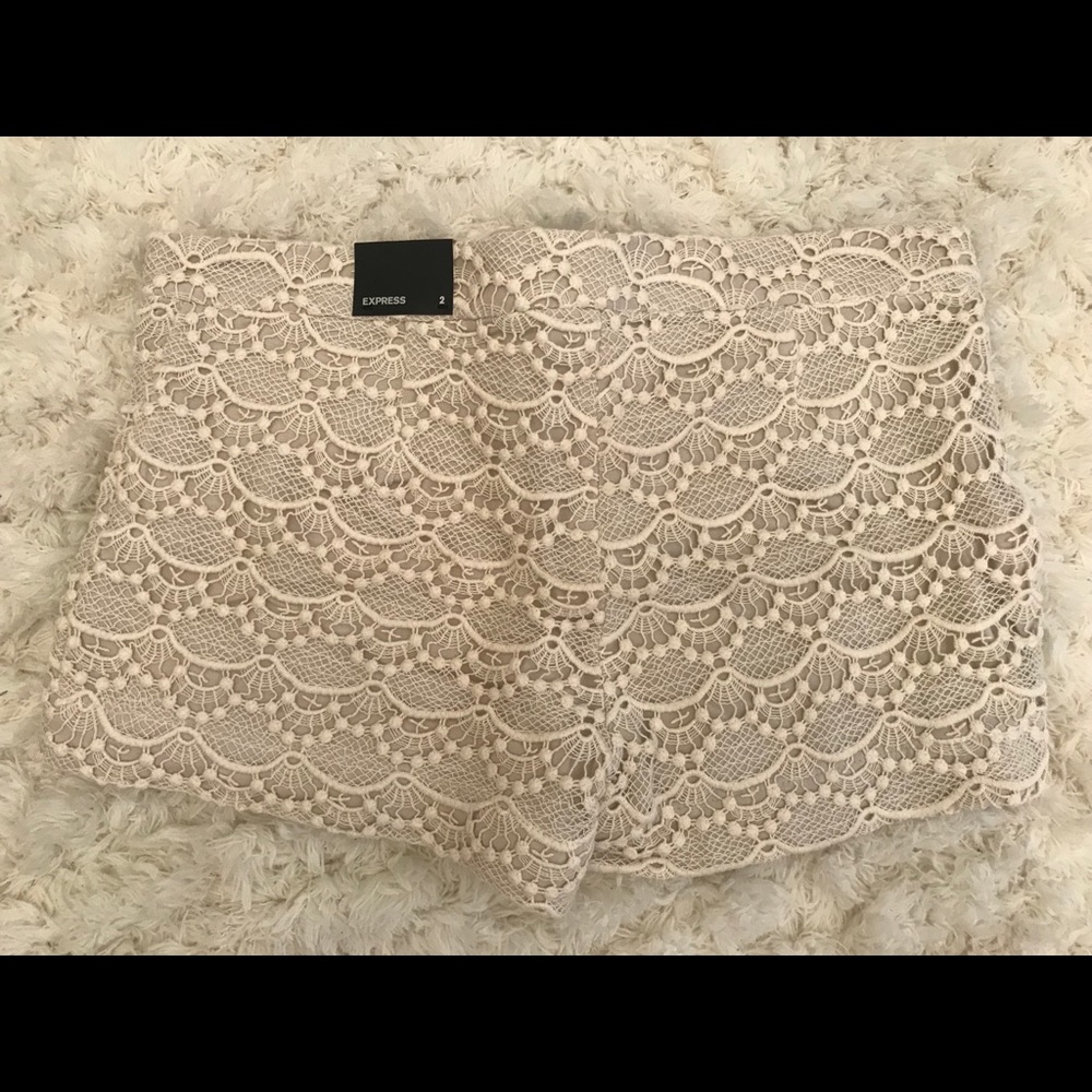 NWT Cream lace express shorts - Picture 3 of 4